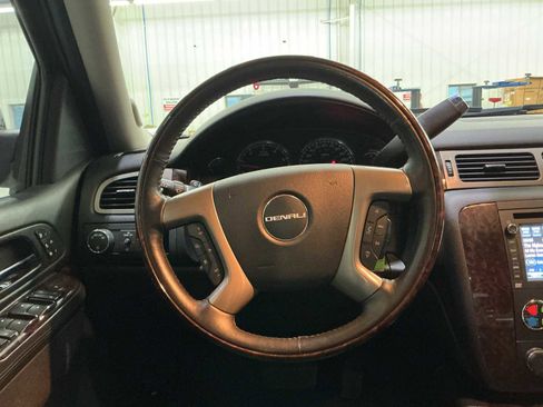 Used 2013 GMC Yukon Denali image 7
