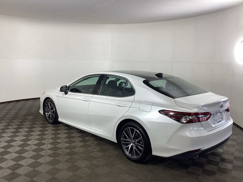 Used 2023 Toyota Camry XLE FWD image 4