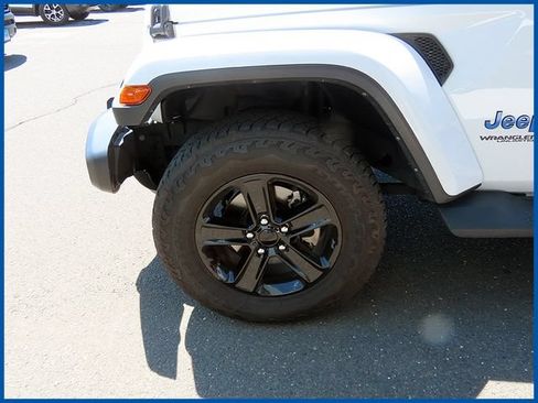 Used 2021 Jeep Wrangler Unlimited Sahara AWD/4WD image 4