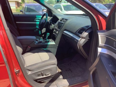 Used 2016 Ford Explorer XLT w/ Equipment Group 201A AWD/4WD image 11