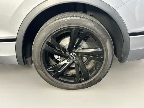 Used 2023 Volkswagen Tiguan SE R-Line FWD image 11