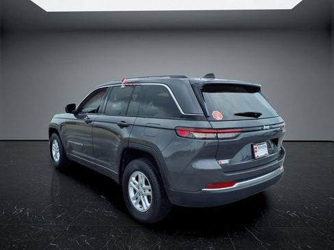 Used 2024 Jeep Grand Cherokee Laredo RWD image 6