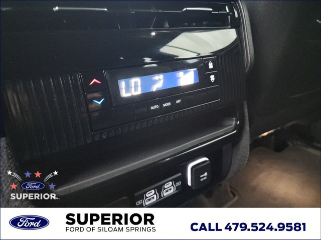 Used 2024 Jeep Wagoneer L Series II RWD image 13