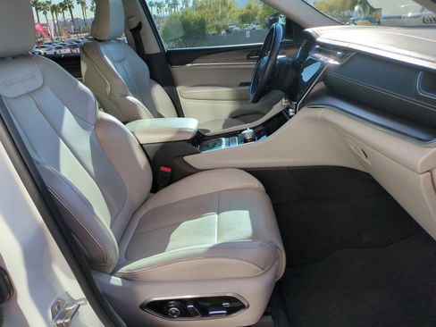 Used 2021 Jeep Grand Cherokee L Overland w/ Luxury Tech Group IV image 31