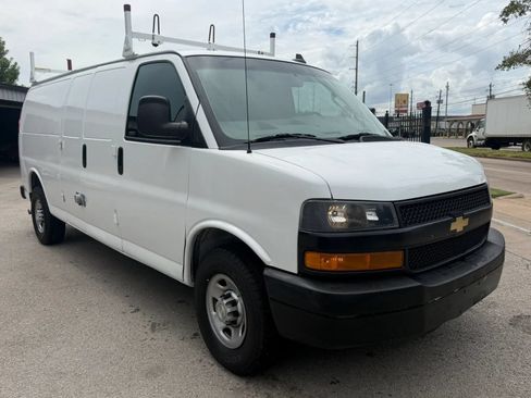 Used 2022 Chevrolet Express 3500 Extended w/ Driver Convenience Package RWD image 3