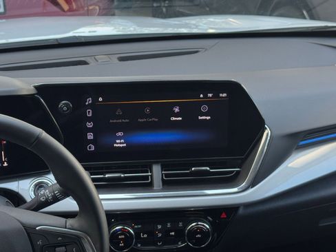 Used 2025 Chevrolet Trax LT w/ LT Convenience Package image 17