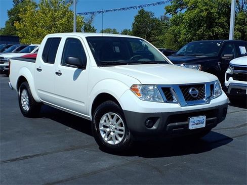 Used 2019 Nissan Frontier SV image 2