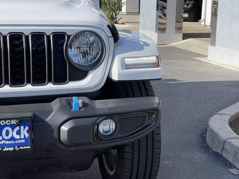 Used 2024 Jeep Wrangler Unlimited AWD/4WD image 7