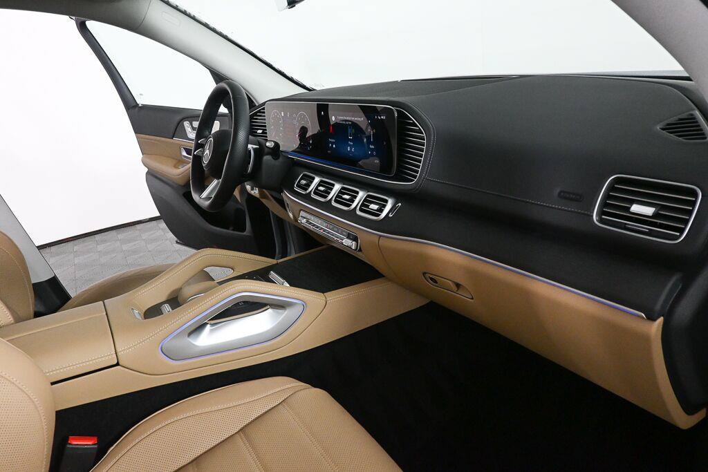 Certified 2026 Mercedes-Benz GLS 450 4MATIC image 23