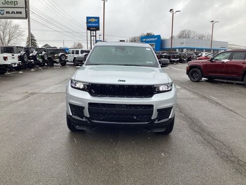 New 2025 Jeep Grand Cherokee L Altitude AWD/4WD image 2