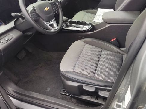 Used 2025 Chevrolet Trax LT w/ LT Convenience Package FWD image 5