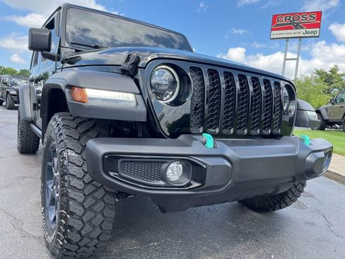 Used 2023 Jeep Wrangler Unlimited w/ Sun & Screen Package AWD/4WD image 92