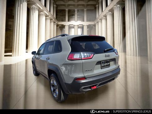 Used 2019 Jeep Cherokee Trailhawk w/ Cold Weather Group AWD/4WD image 6