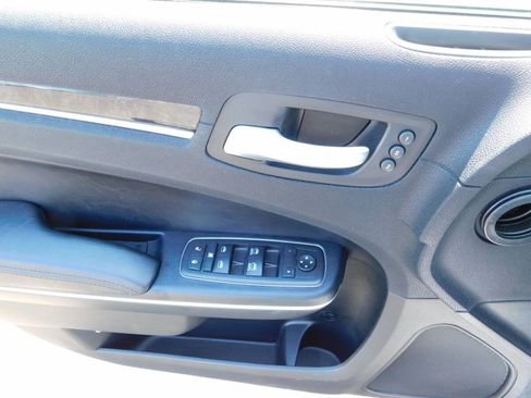 Used 2013 Chrysler 300 C RWD image 19