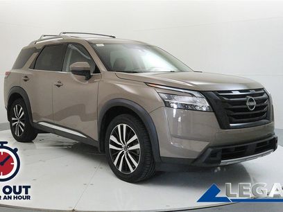 Used 2023 Nissan Pathfinder Platinum w/ Black Appearance Package