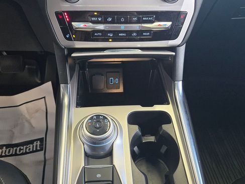 Used 2022 Ford Explorer XLT w/ Equipment Group 202A image 21