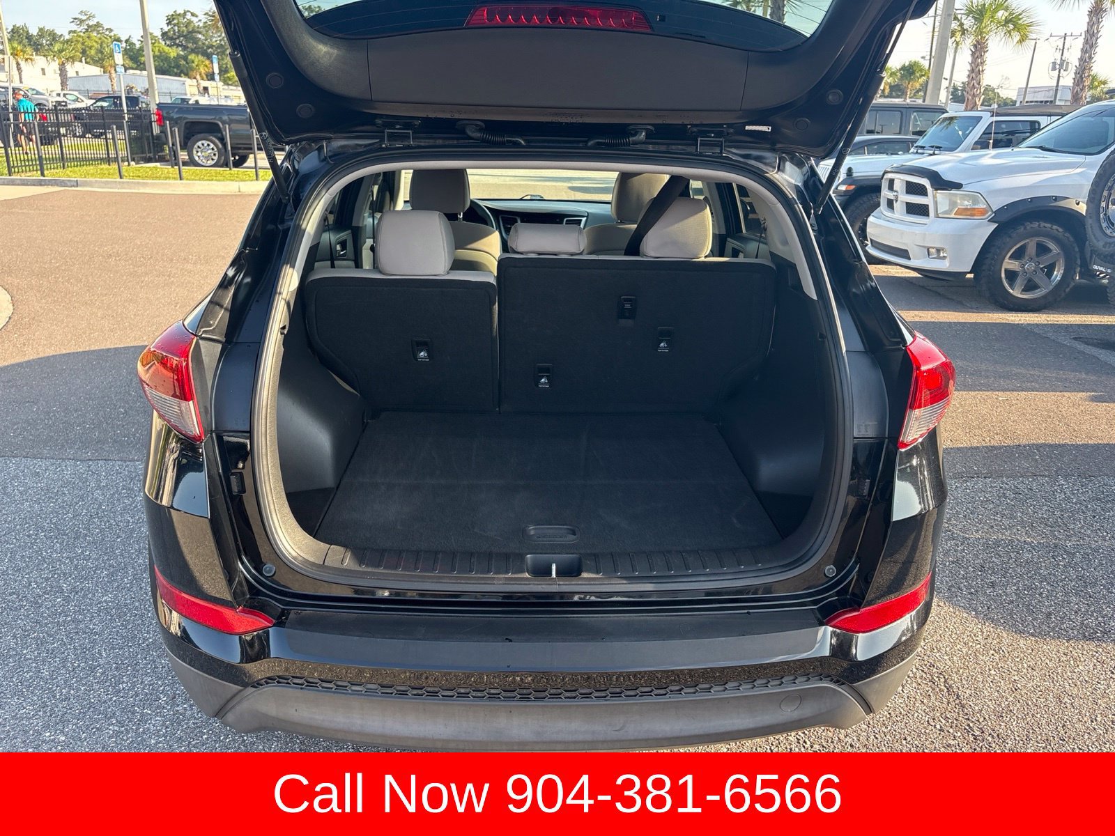 Used 2018 Hyundai Tucson SE w/ Cargo Package FWD image 11