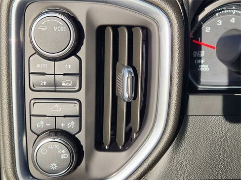 Used 2022 Chevrolet Silverado 1500 LT image 24