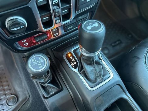 Used 2024 Jeep Wrangler Unlimited Rubicon 4xe AWD/4WD image 21