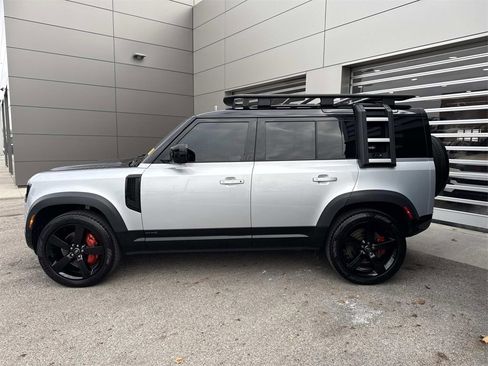 Used 2023 Land Rover Defender 110 X image 4