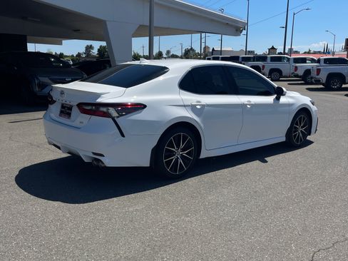 Used 2023 Toyota Camry SE FWD image 5
