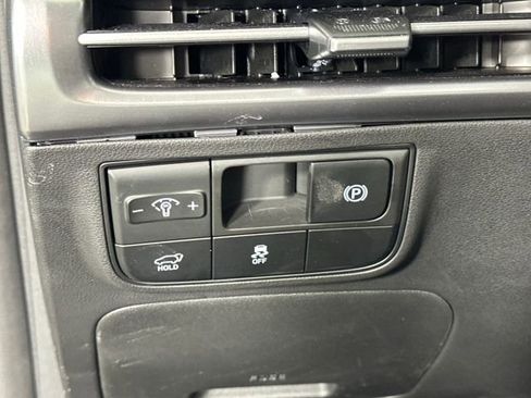 Used 2025 Hyundai Tucson Limited image 19