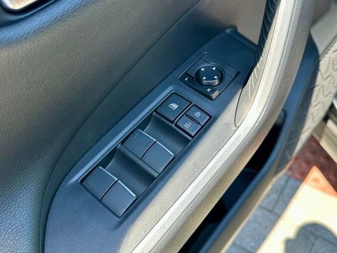 Used 2019 Toyota RAV4 Limited AWD/4WD image 10