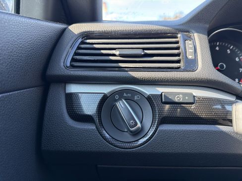 Used 2018 Volkswagen Passat 3.6 image 23