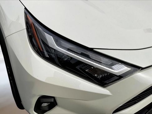 Used 2022 Toyota RAV4 XLE Premium AWD/4WD image 31