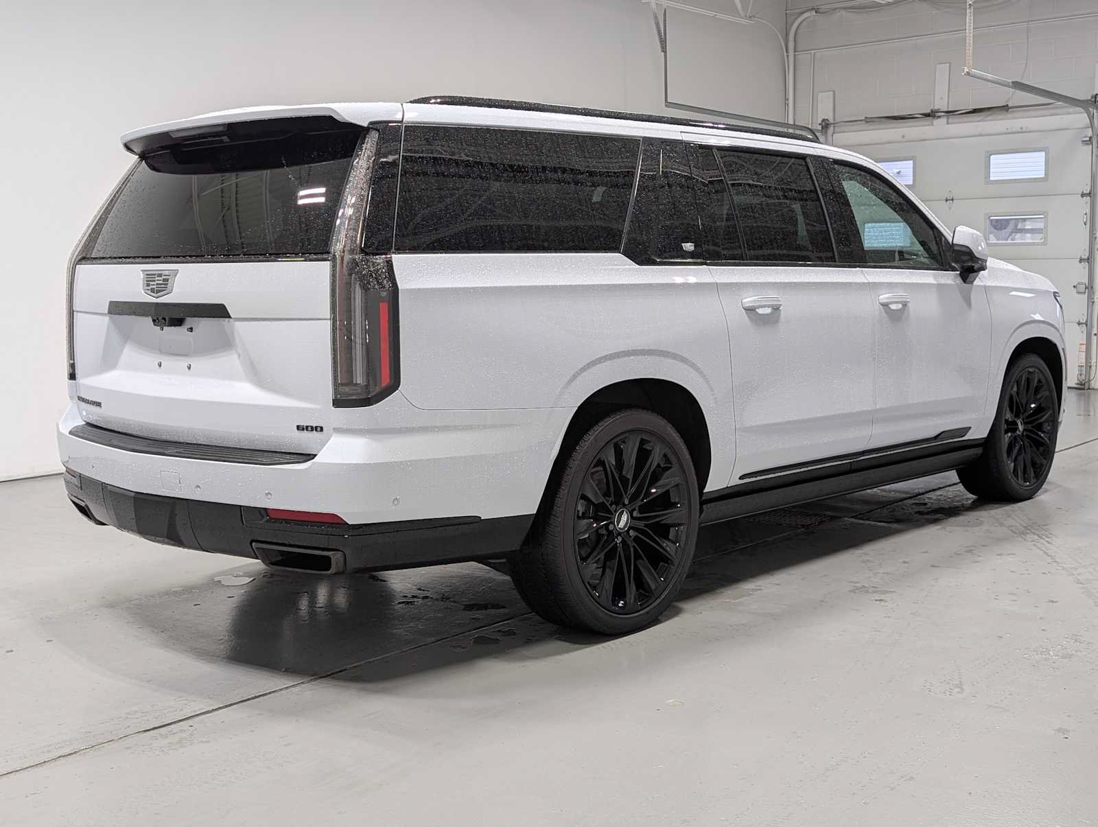 Certified 2026 Cadillac Escalade ESV Platinum Sport w/ LPO, ONYX Package AWD/4WD image 9