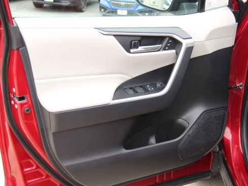 Used 2025 Toyota RAV4 XLE Premium image 11