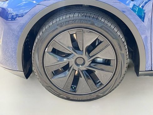 Used 2025 Tesla Model Y Long Range RWD image 31