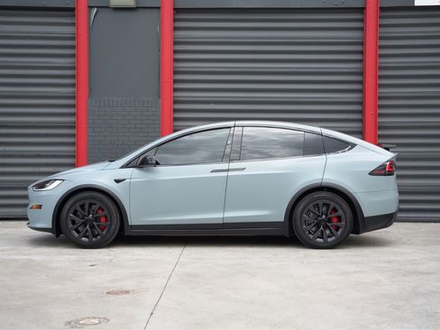 Used 2023 Tesla Model X Plaid image 6