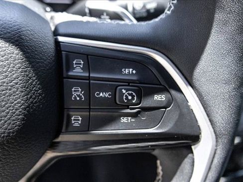 Used 2023 Jeep Grand Cherokee Altitude AWD/4WD image 15