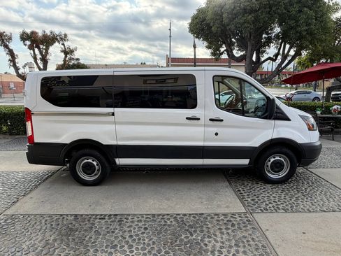 Used 2018 Ford Transit 150 XL RWD image 4