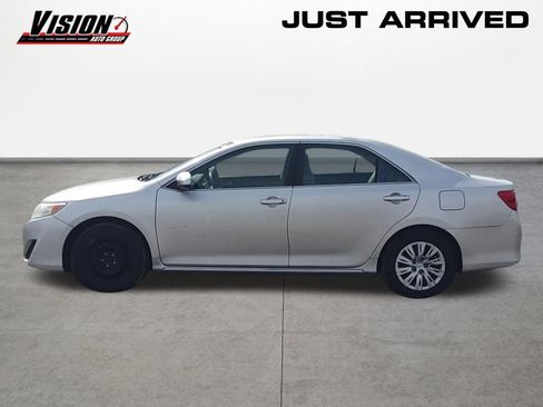 Used 2014 Toyota Camry LE image 8