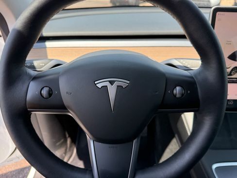 Used 2023 Tesla Model Y Long Range AWD/4WD image 19