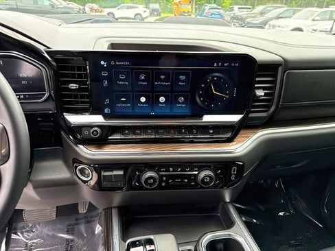 Used 2024 Chevrolet Silverado 1500 LT Trail Boss w/ Convenience Package II AWD/4WD image 27