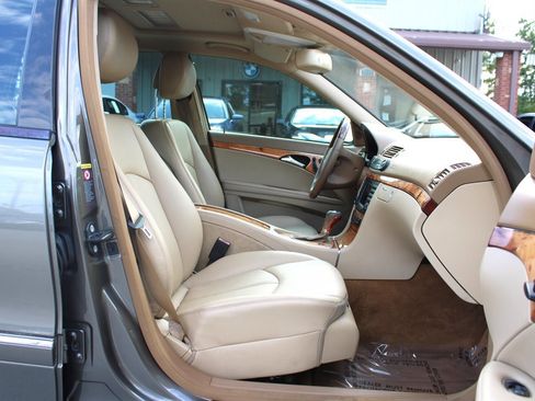 Used 2008 Mercedes-Benz E 350 4MATIC Wagon image 15