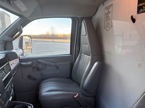 Used 2020 GMC Savana 3500 Extended w/ Driver Convenience Package image 16