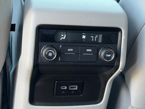 Used 2022 GMC Acadia SLE FWD image 14