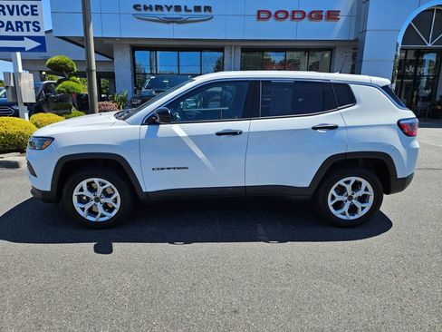 Used 2025 Jeep Compass Sport AWD/4WD image 2