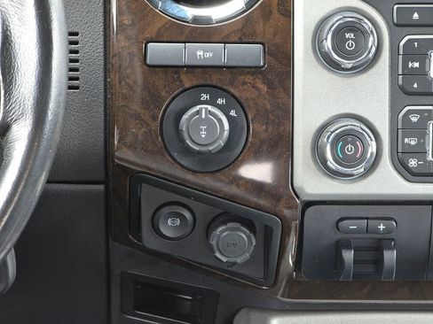 Used 2015 Ford F250 Platinum AWD/4WD image 38