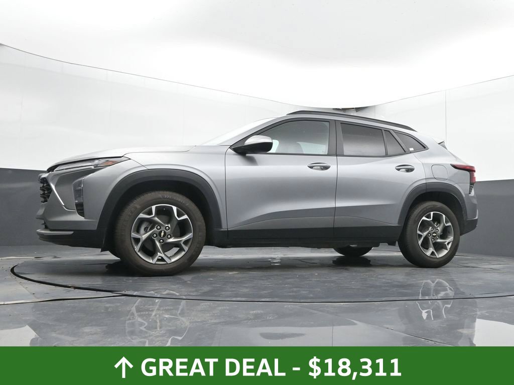 Used 2025 Chevrolet Trax LT FWD image 43