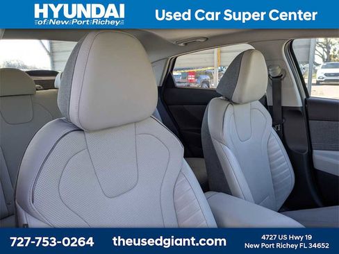 Used 2023 Hyundai Elantra Limited image 6