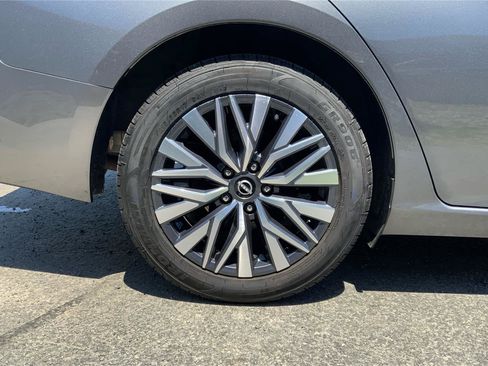 Used 2024 Nissan Altima 2.5 SV FWD image 26