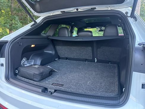 Certified 2023 Volkswagen Atlas Cross Sport SE w/ Panoramic Sunroof Package AWD/4WD image 19