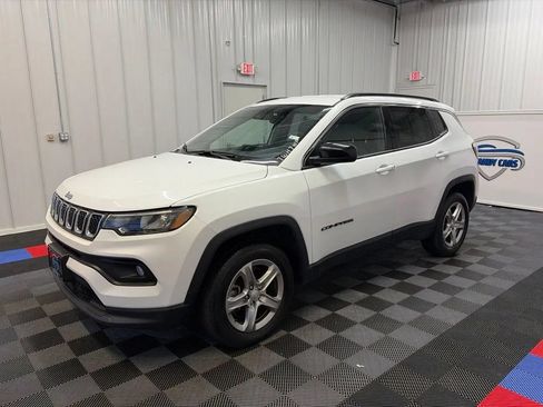 Used 2024 Jeep Compass Latitude AWD/4WD image 7