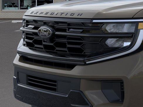 New 2026 Ford Expedition Max Platinum image 17