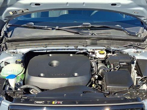 Used 2020 Volvo XC40 T5 R-Design w/ Protection Package Premier image 33